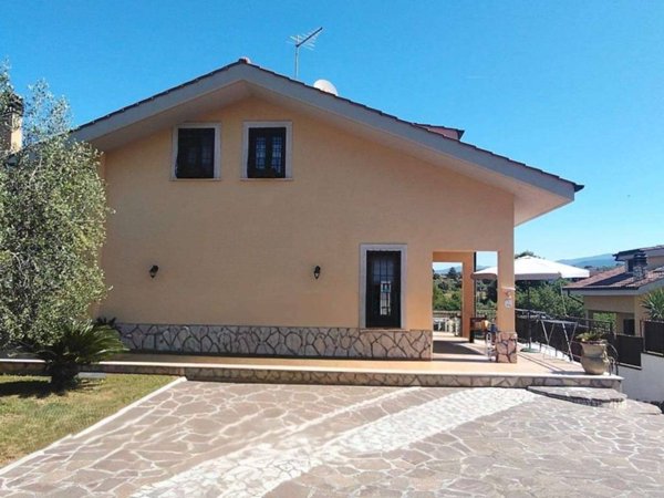 casa indipendente in vendita a Sant'Angelo Romano