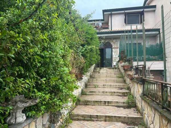 casa indipendente in vendita a Sant'Angelo Romano