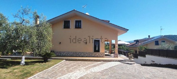 casa indipendente in vendita a Sant'Angelo Romano