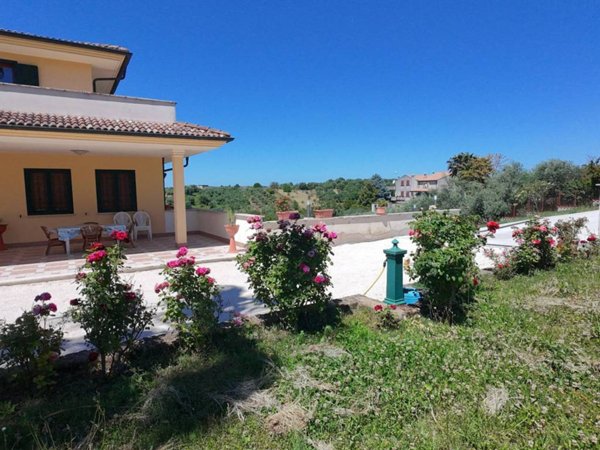 casa indipendente in vendita a Sant'Angelo Romano