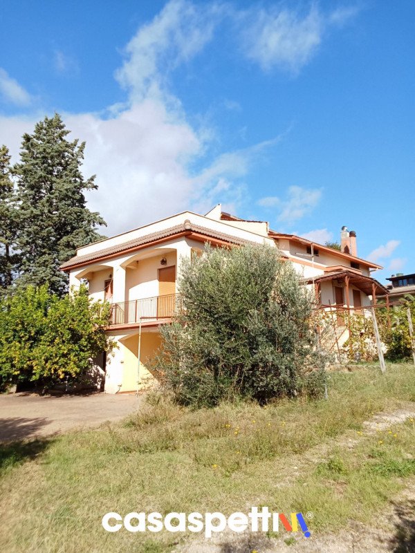 casa indipendente in vendita a Sant'Angelo Romano