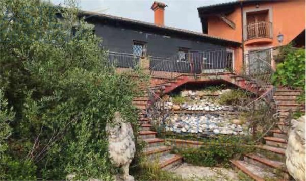 casa indipendente in vendita a Sant'Angelo Romano in zona Montardone