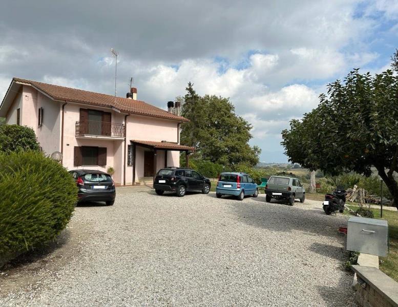 casa indipendente in vendita a Sant'Oreste