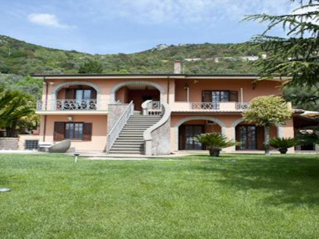casa indipendente in vendita a Sant'Oreste