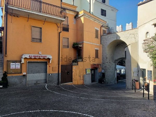 locale commerciale in vendita a Sant'Oreste