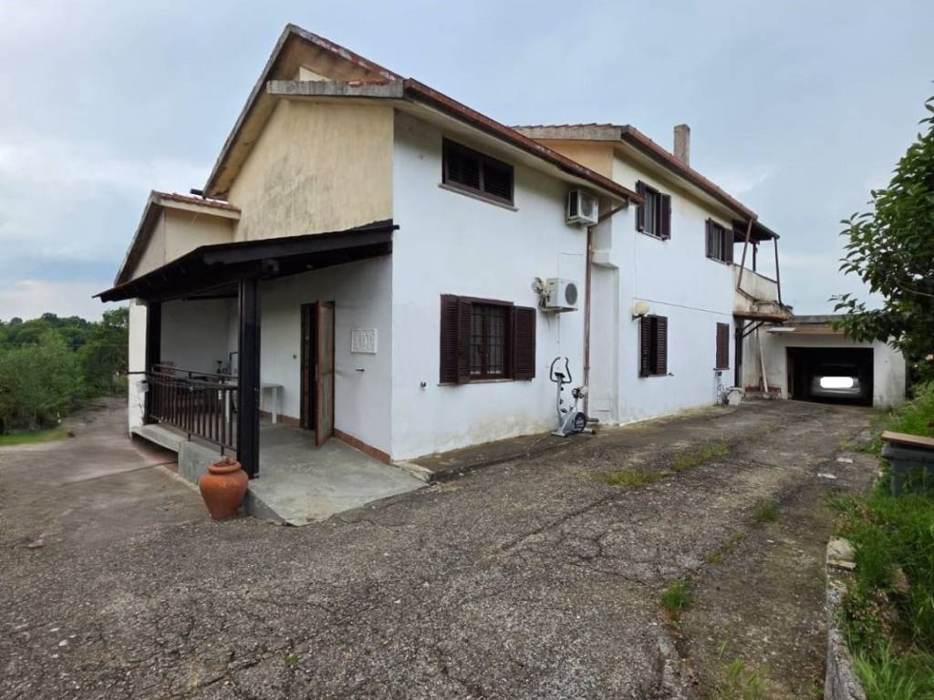 casa indipendente in vendita a Sant'Oreste