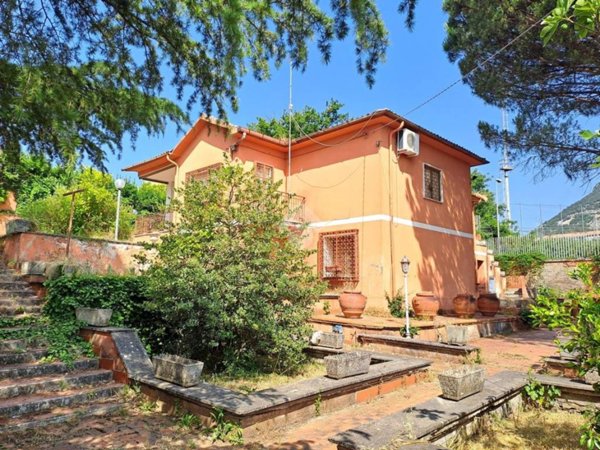 casa indipendente in vendita a Sant'Oreste