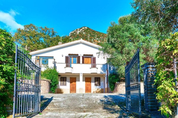 casa indipendente in vendita a Sant'Oreste