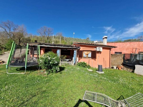 casa indipendente in vendita a Sant'Oreste