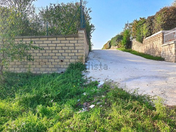 terreno edificabile in vendita a Sant'Oreste