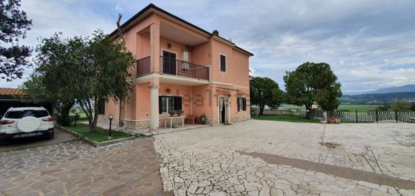 casa indipendente in vendita a Sant'Oreste