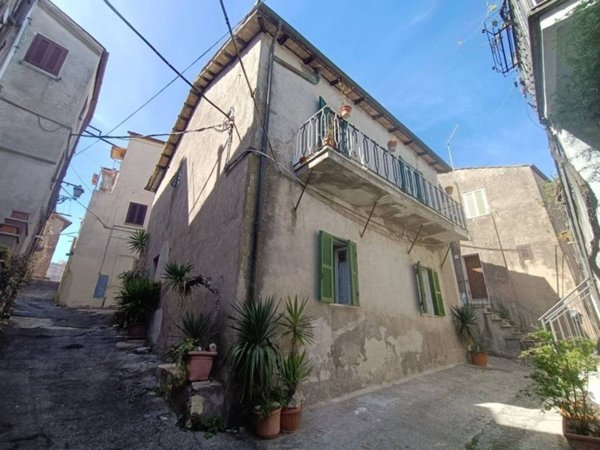 casa indipendente in vendita a Sant'Oreste