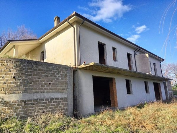 casa indipendente in vendita a Sant'Oreste