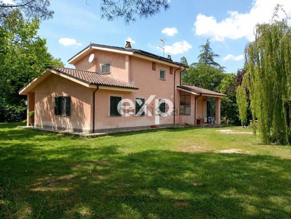 casa indipendente in vendita a Sant'Oreste
