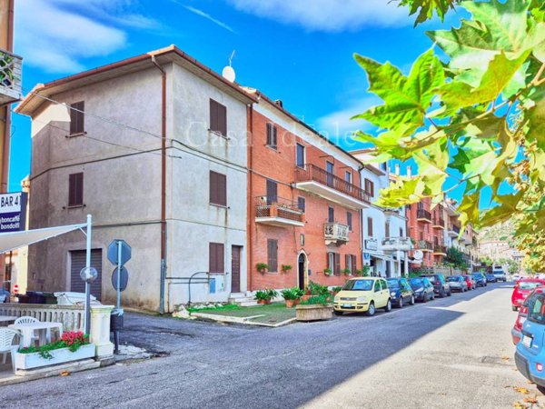 casa indipendente in vendita a Sant'Oreste