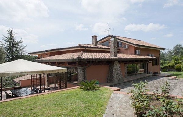 casa indipendente in vendita a Sant'Oreste