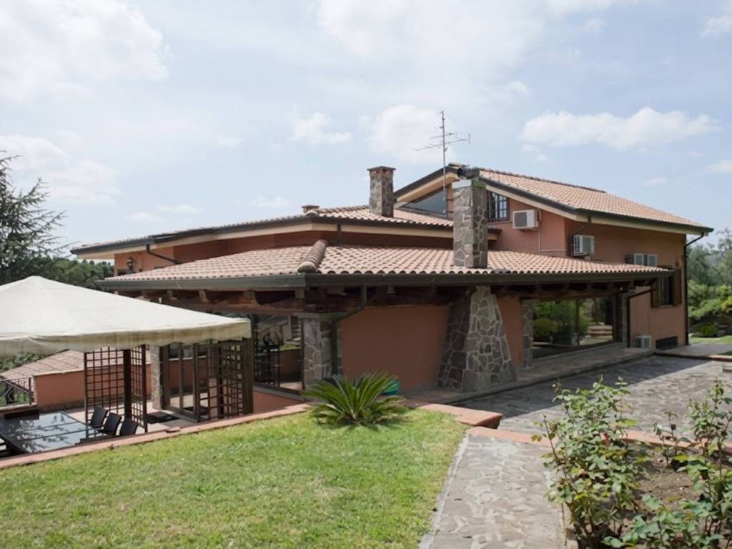 casa indipendente in vendita a Sant'Oreste