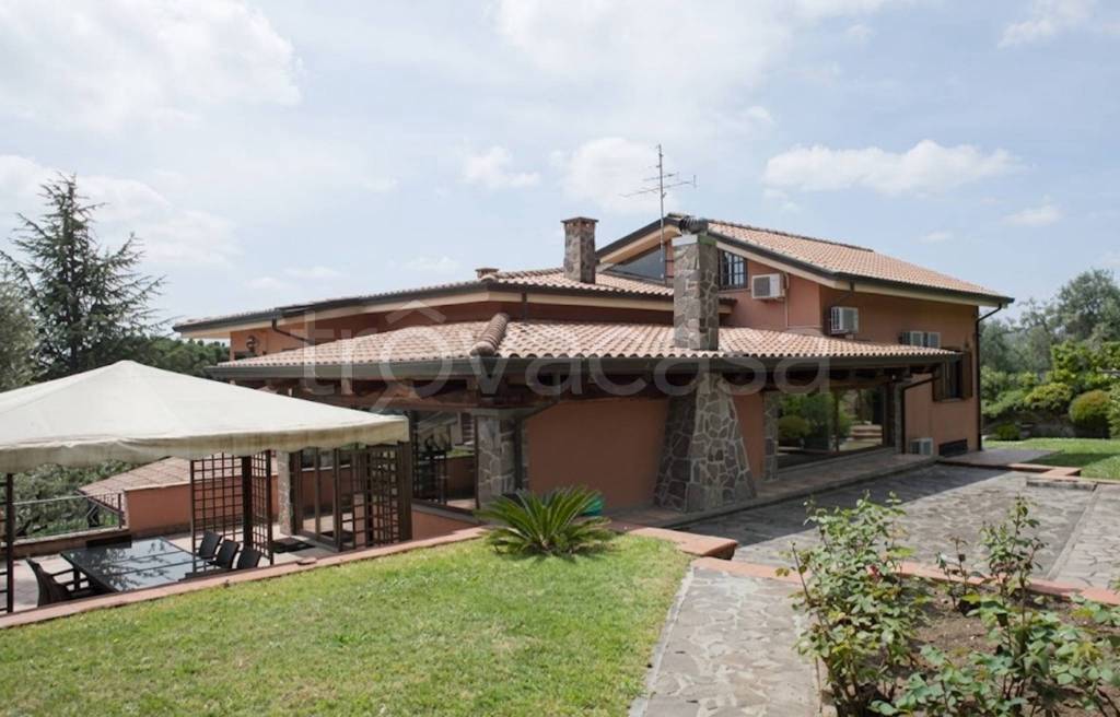 casa indipendente in vendita a Sant'Oreste
