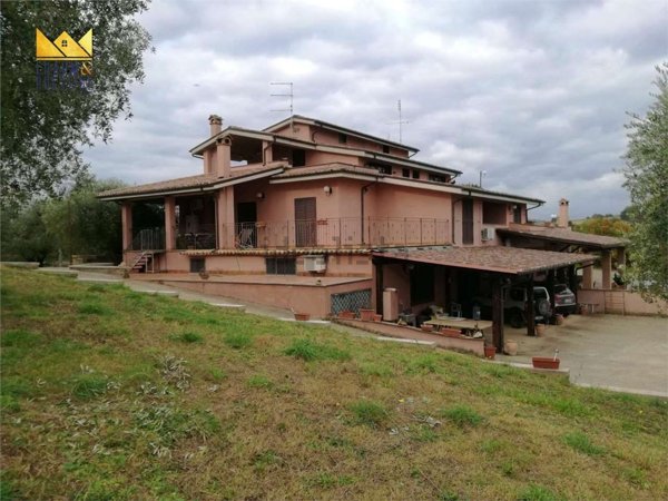 casa indipendente in vendita a Sant'Oreste