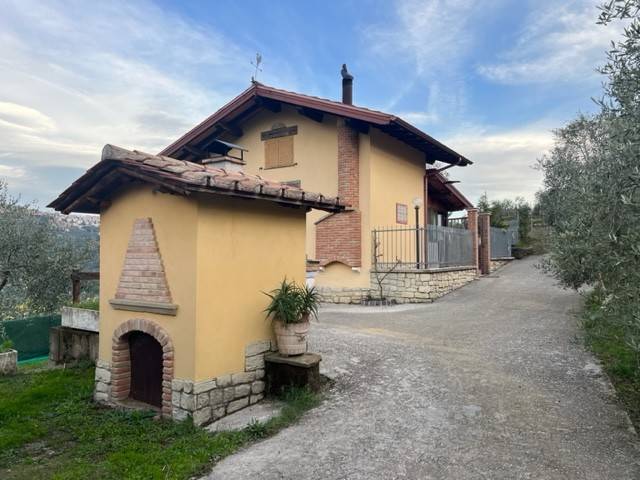 casa indipendente in vendita a San Vito Romano