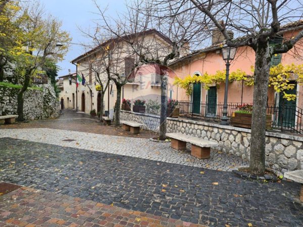 appartamento in vendita a Saracinesco