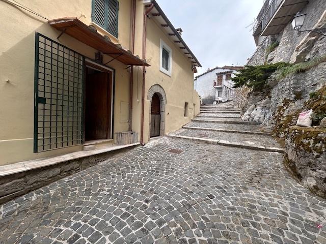 appartamento in vendita a Saracinesco