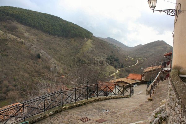 appartamento in vendita a Saracinesco