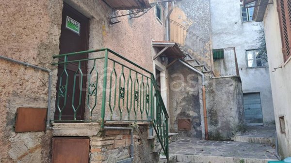 appartamento in vendita a Saracinesco