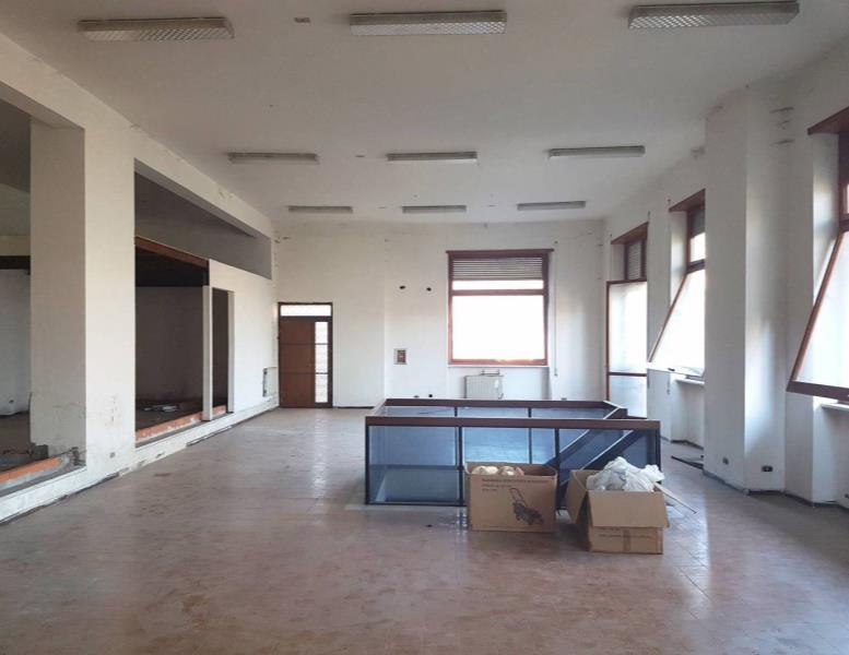 locale commerciale in vendita a Segni
