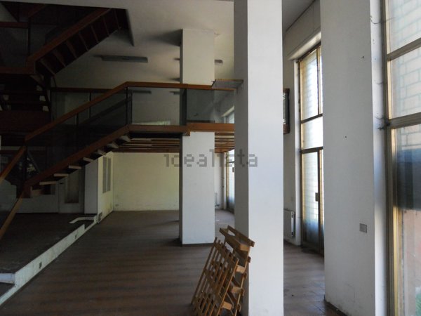 locale commerciale in vendita a Segni