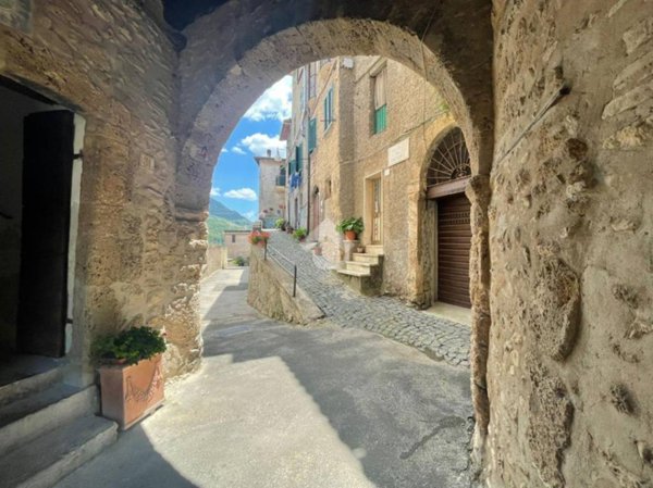 casa indipendente in vendita a Subiaco