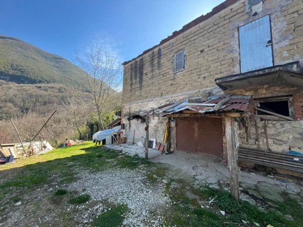 casa indipendente in vendita a Subiaco