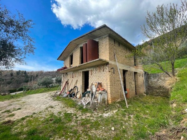 casa indipendente in vendita a Subiaco in zona Vignola