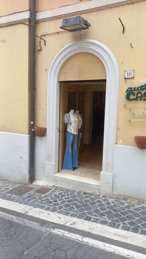 locale commerciale in vendita a Subiaco