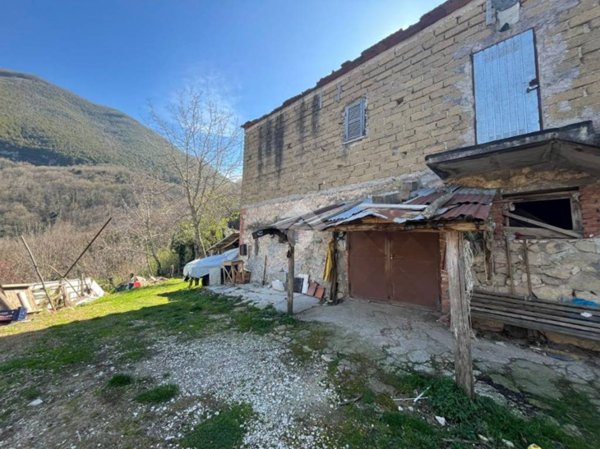 casa indipendente in vendita a Subiaco