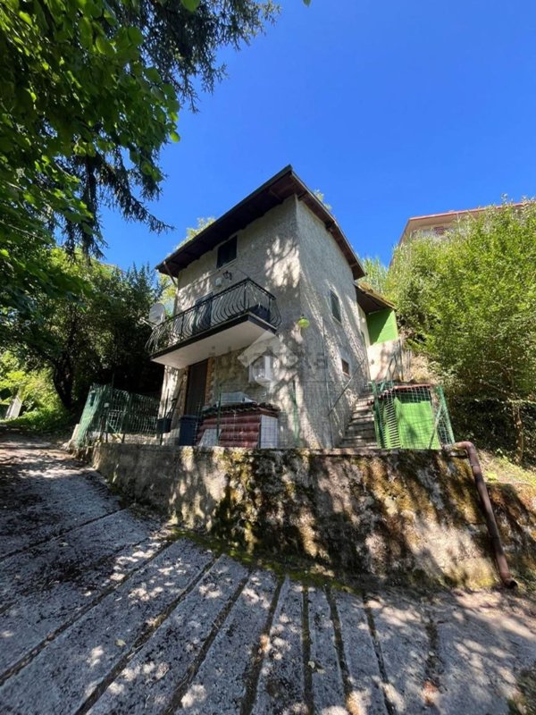 casa indipendente in vendita a Subiaco in zona Vignola