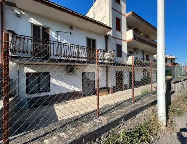 appartamento in vendita a Tivoli in zona Campolimpido