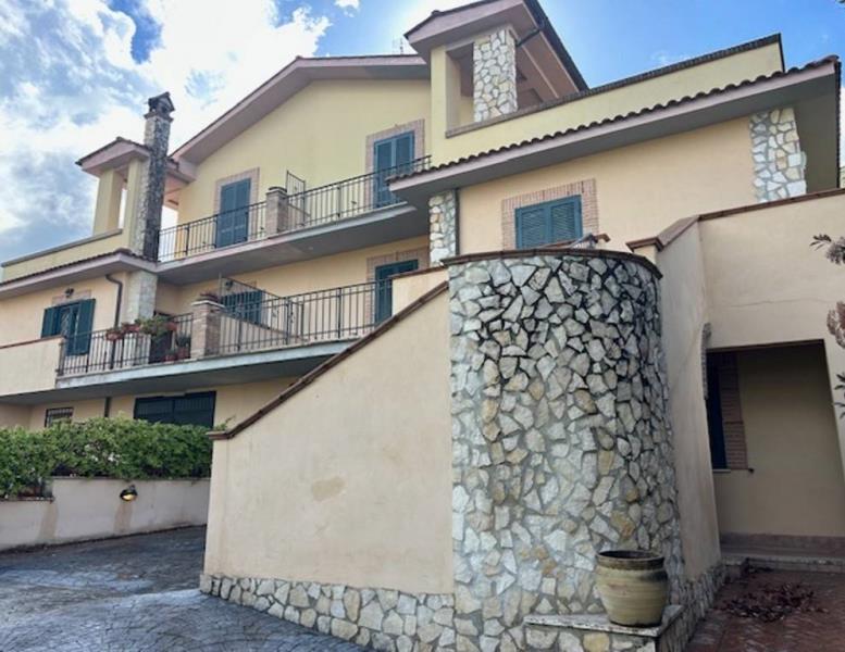 casa indipendente in vendita a Tivoli