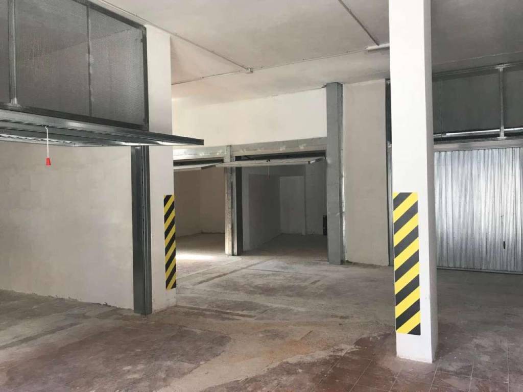 locale di sgombero in vendita a Tivoli