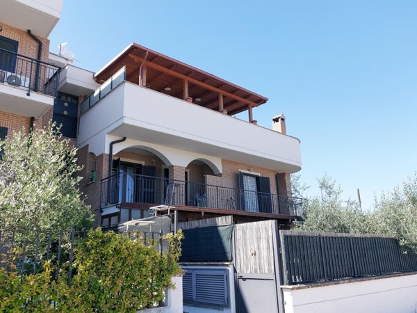 casa indipendente in vendita a Tivoli in zona Campolimpido