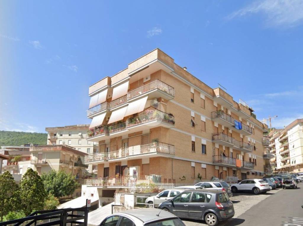 locale di sgombero in vendita a Tivoli