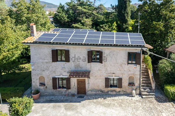 casa indipendente in vendita a Tivoli in zona Villa Adriana