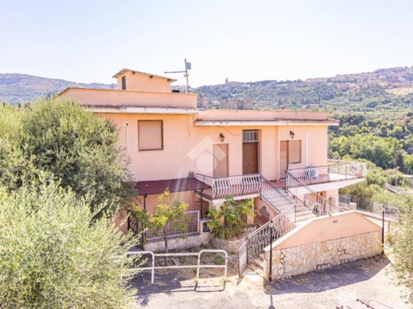 casa indipendente in vendita a Tivoli