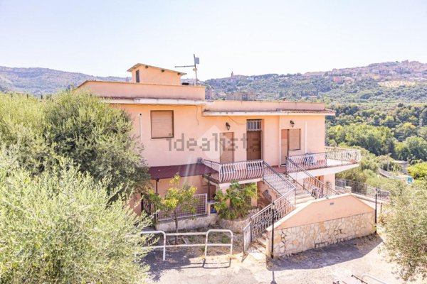 casa indipendente in vendita a Tivoli