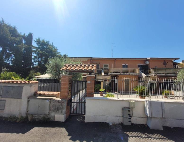 appartamento in vendita a Tivoli in zona Terme