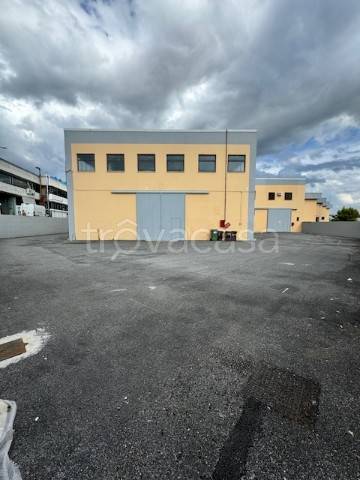 locale commerciale in vendita a Tivoli in zona Terme