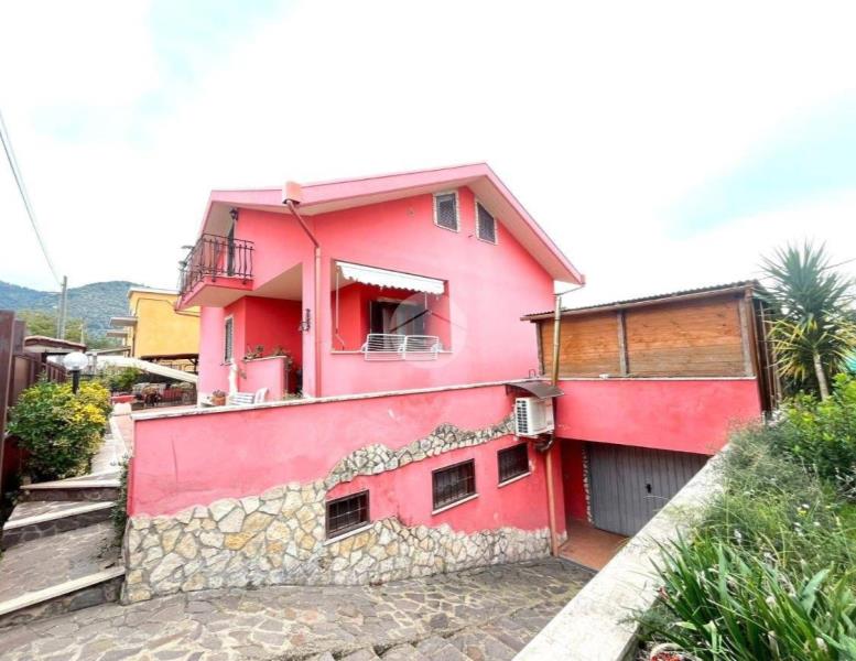 casa indipendente in vendita a Tivoli