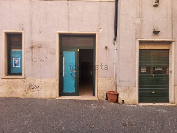 locale commerciale in vendita a Tivoli
