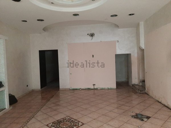 locale commerciale in vendita a Tivoli