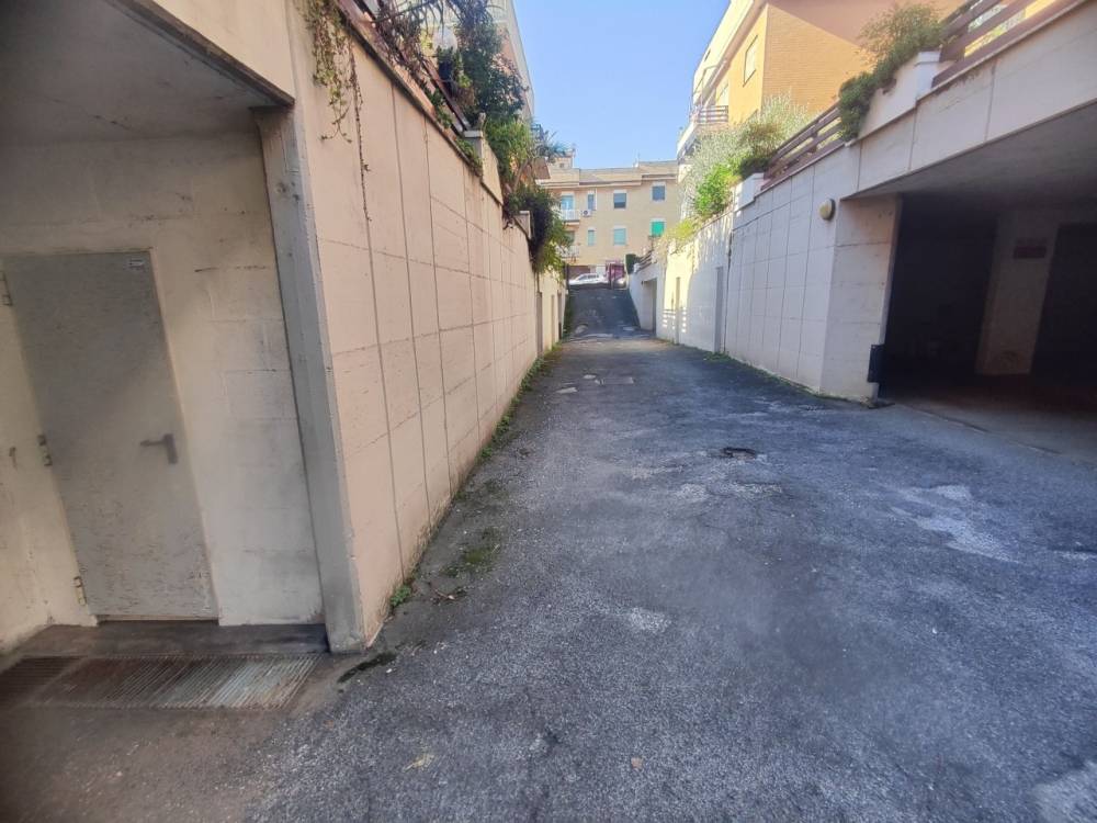 locale di sgombero in vendita a Tivoli